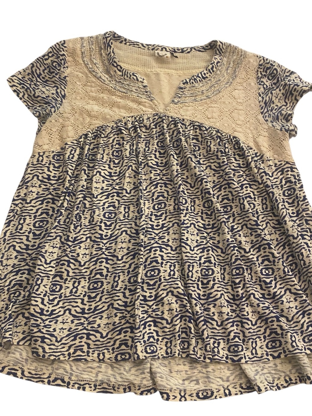 Anthropologie Blue White Lace Print Short Sleeve Top Akemi + Kim medium